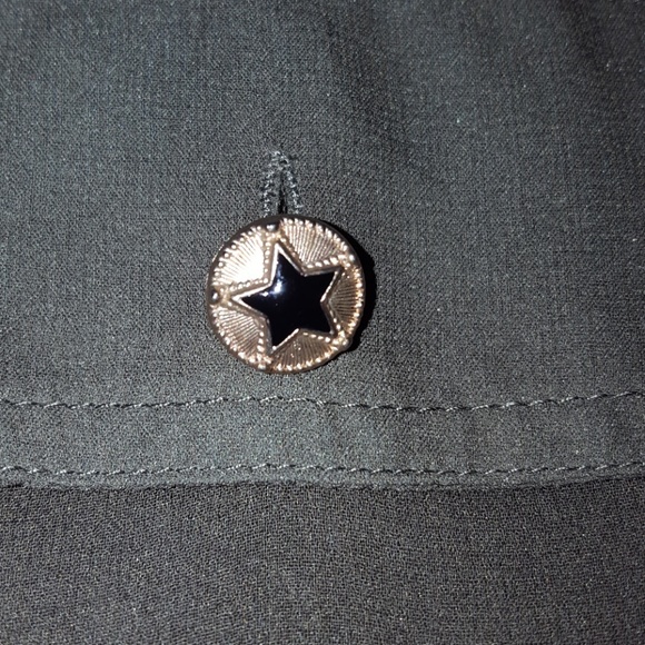 Line & dot green silk button up top with star buttons - Picture 4 of 4